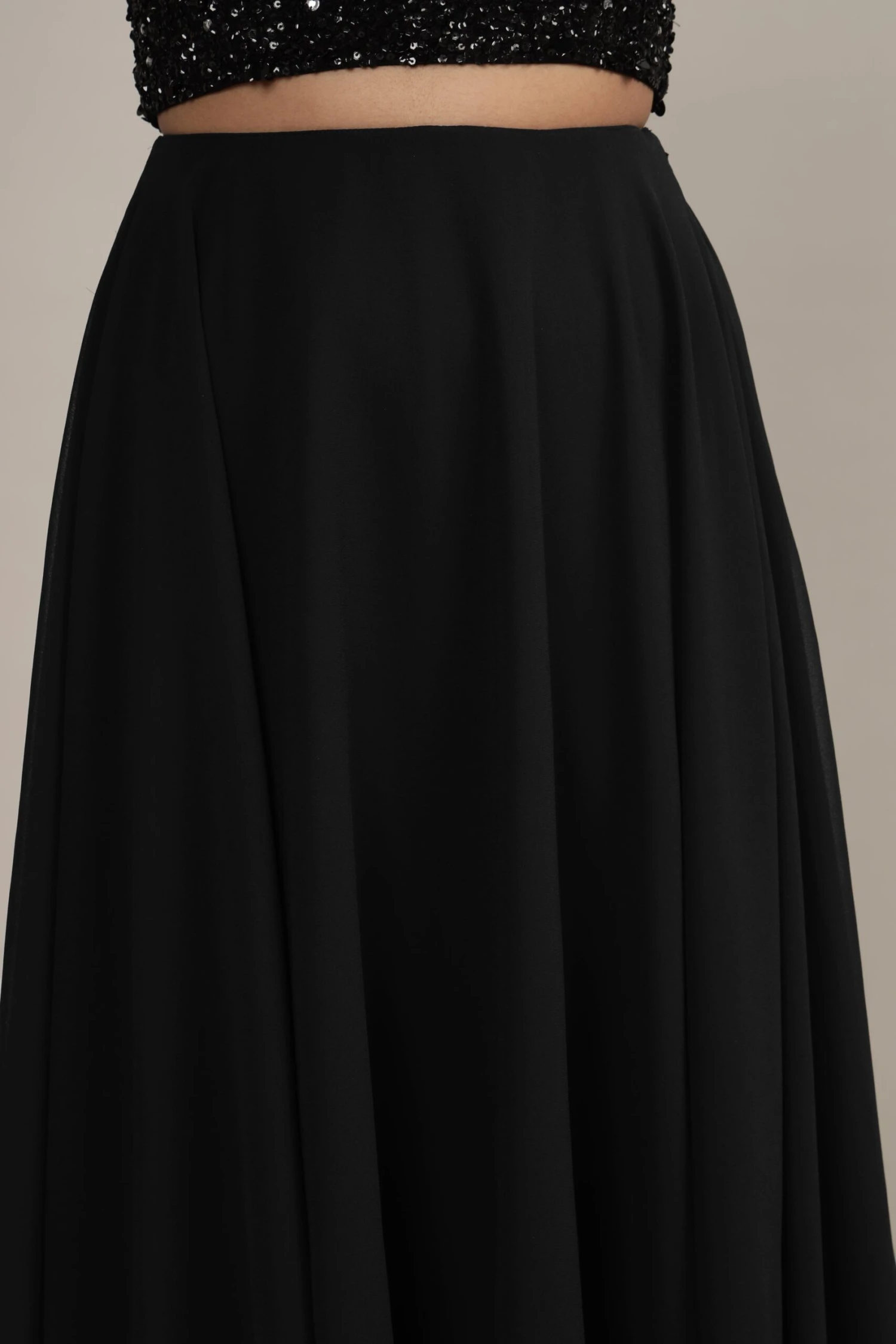 Skye Midi Skirt In Black 7 Skye Midi Skirt In Black - Image 7